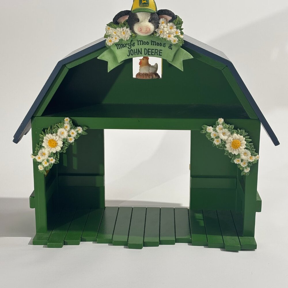 Mary’s Moo Moos Barn Display & Fence John Deere White Flowers Spring 1998 - CHIP